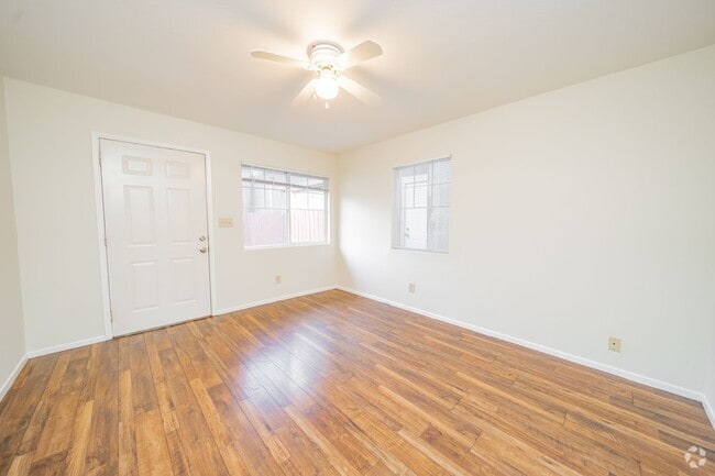Building Photo - 1215 E 5th St Unit B Rental