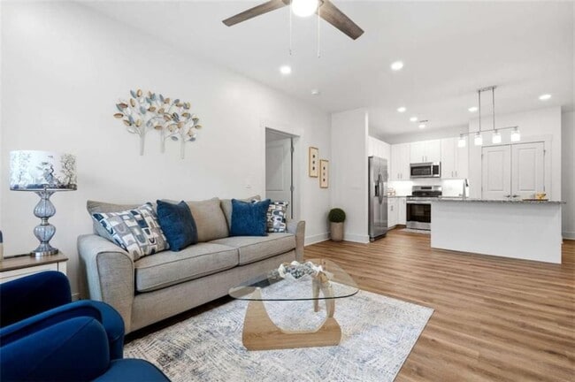 Photo - 2025 W Iris Dr SE