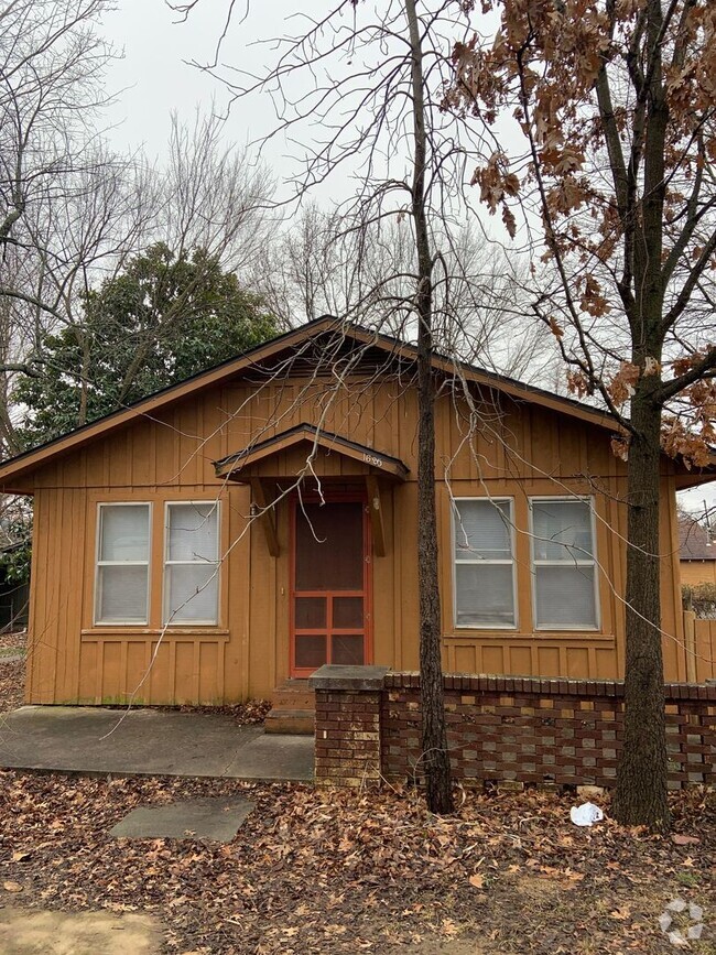 Building Photo - Cozy House just a walk away from Campus!