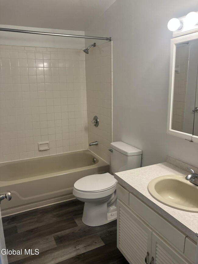 Photo - 82 Circular St Unit 4K