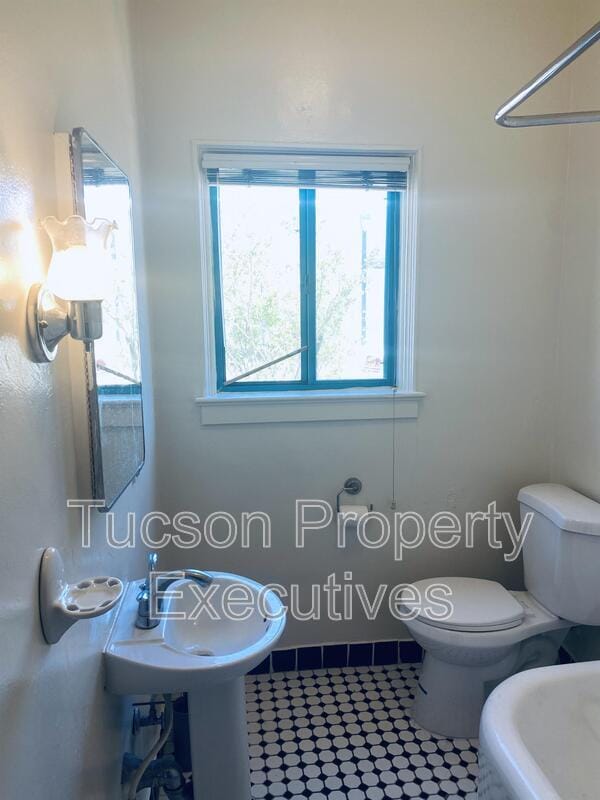 Photo - 1233 E Mabel St