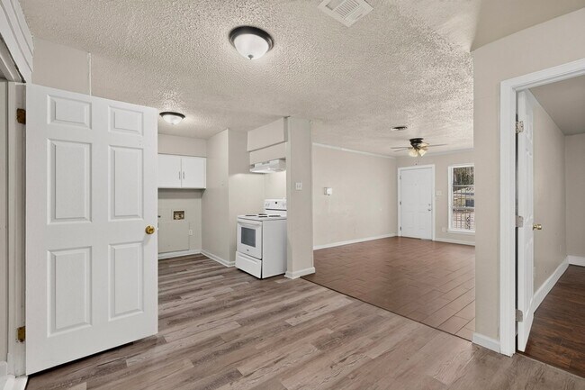 Photo - 937 Cleardale Dr
