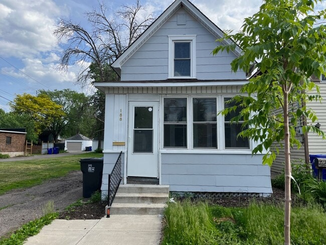 Building Photo - Great 2 bedroom plus den in a two-level ho... Rental