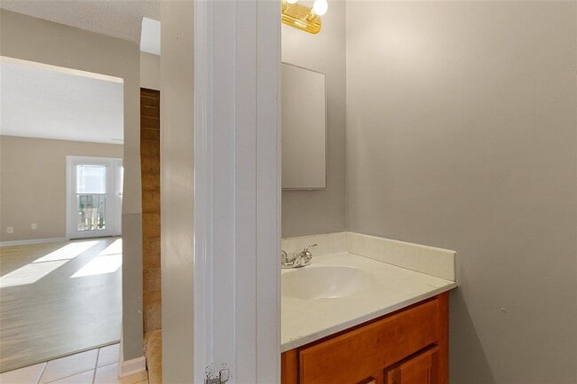 Photo - 725 Walker Rd