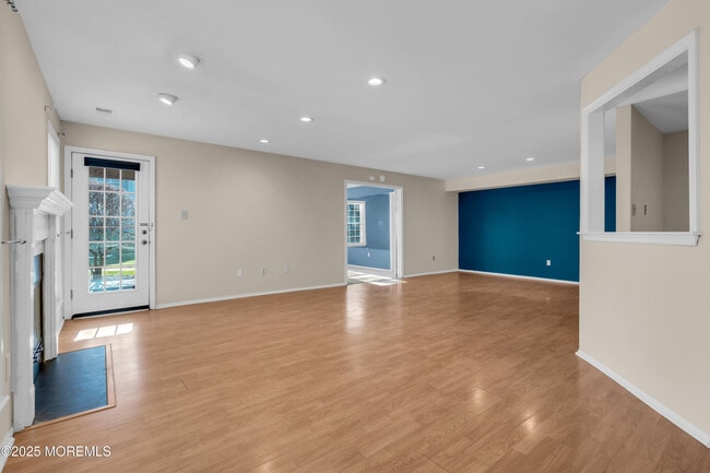 Photo - 435 Hancock Pl