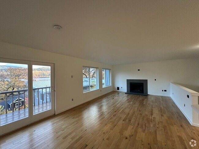 Building Photo - 2 Bedroom Duplex For Rent In Hood River Unit 418 Rental