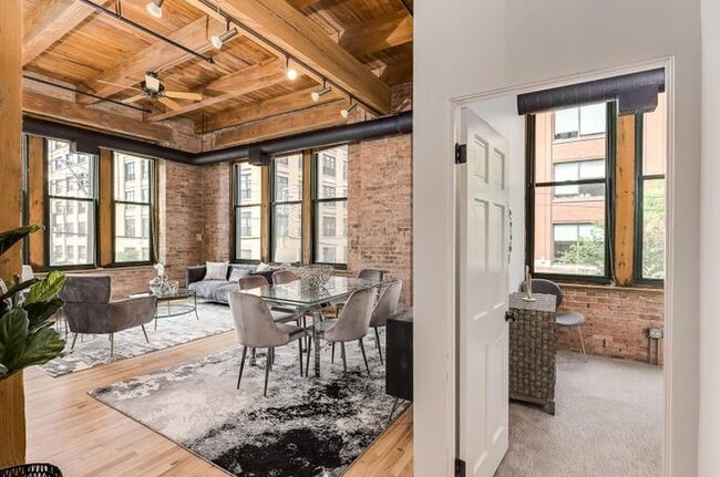 Building Photo - 331 S Peoria St Unit 204