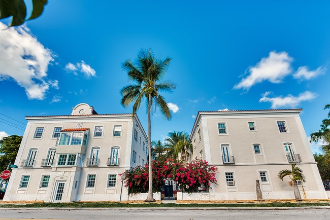 The Charmer Apartments