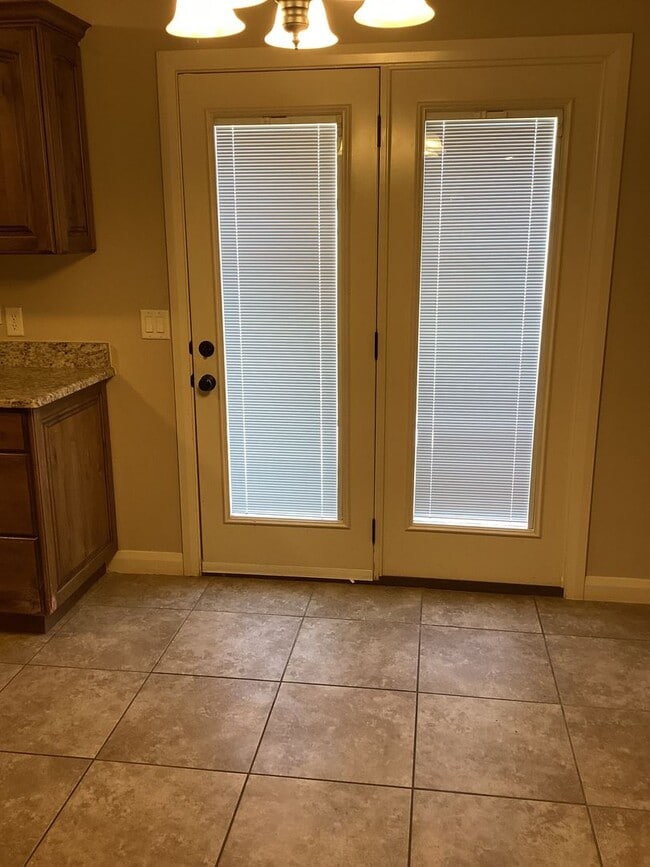 Photo - 340 1425 N St