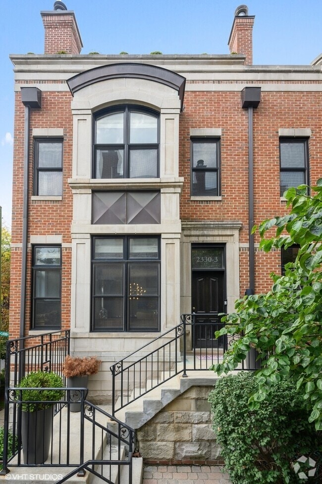 Building Photo - 2330 W Wabansia Ave Rental