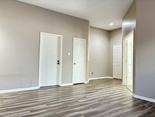 Photo - 2427 Halstead Dr