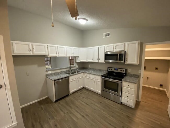 Photo - 1105 Montclair Dr