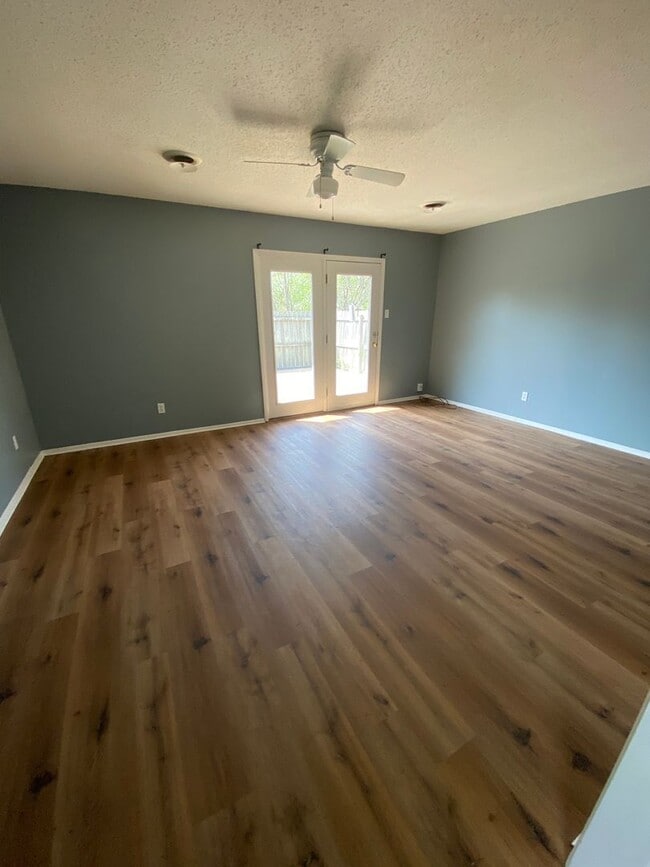 Photo - 3 BEDROOM 2 BATH HOUSE WITH 1 CAR GARAGE