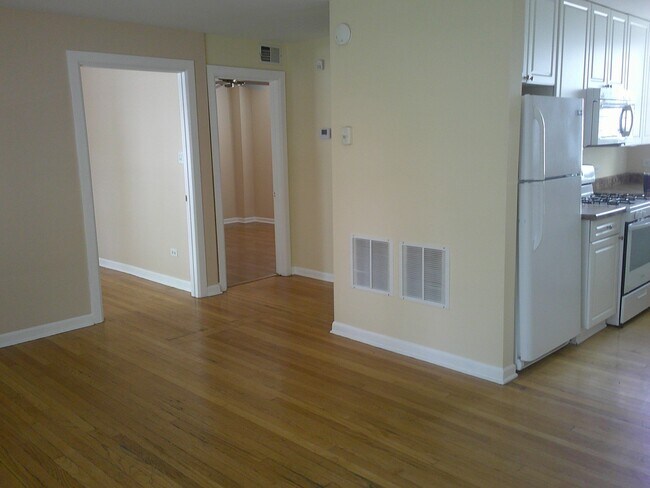 4738 W George St Unit 1W