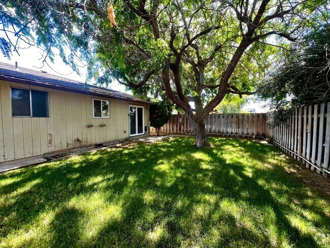 Building Photo - Move in special - $300 off first month's r... Rental