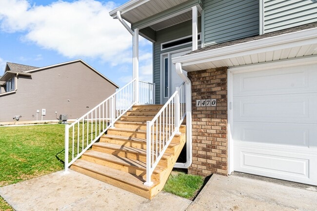 Building Photo - 3 BR Split Foyer Rental