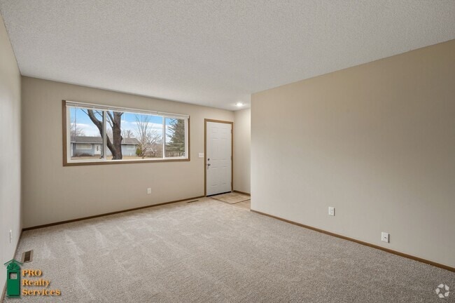 Building Photo - 3 Bedroom House **Half Off May Rent with a...
