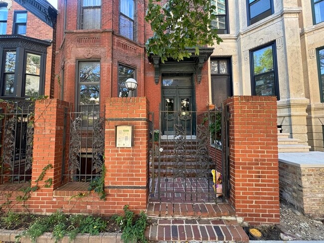 Building Photo - 1832 N Lincoln Ave Unit 2M