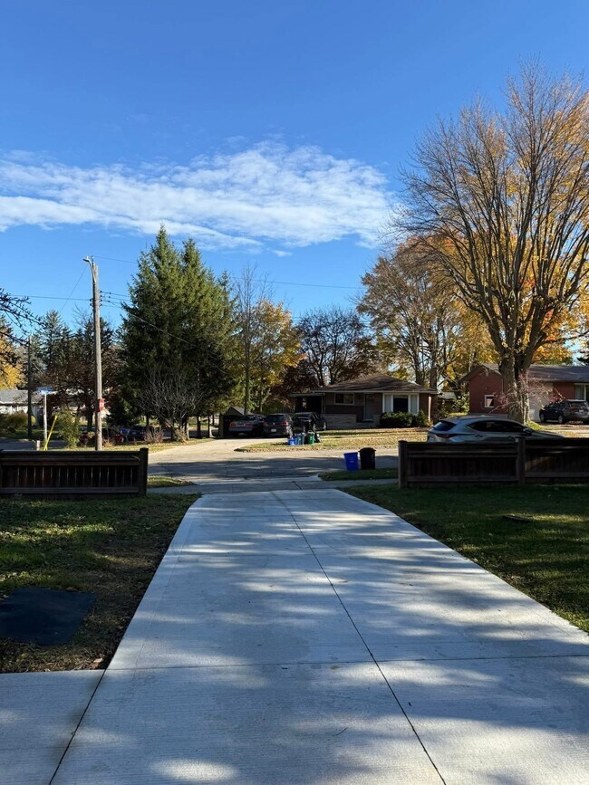 Photo - 25 Broadleaf Pl Unité Basement Apartment