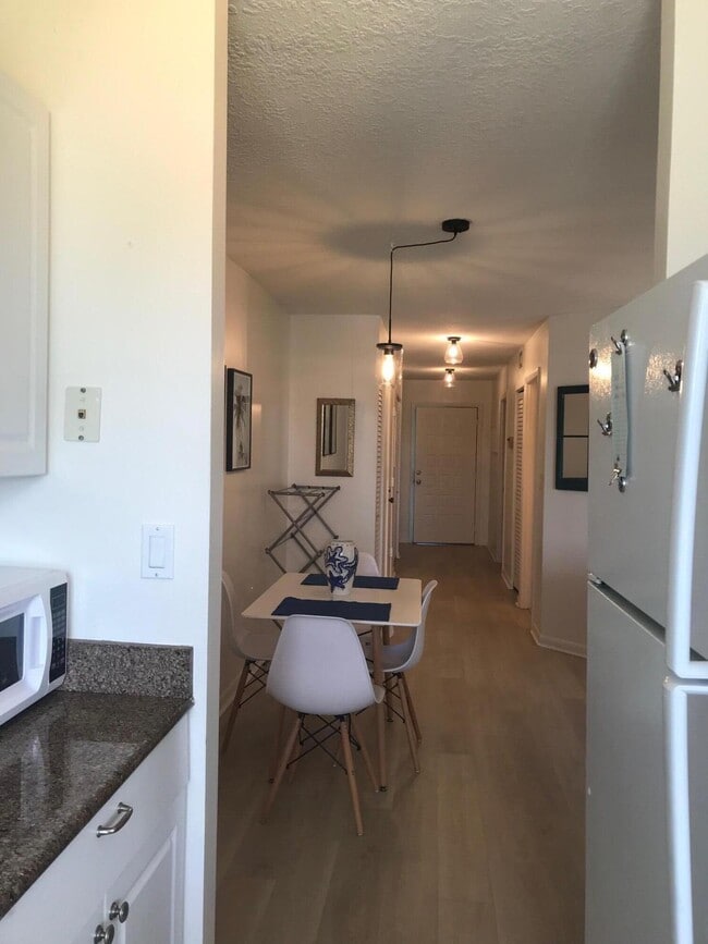 Photo - 353 S US Hwy 1 Unidad D203