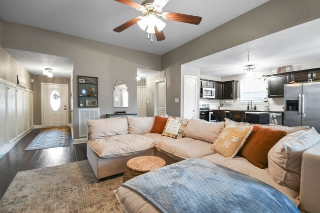 Photo - Pet Friendly Three Bedroom!