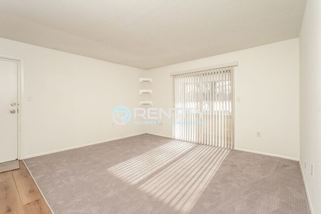 Photo - 2205 Sunderland Rd