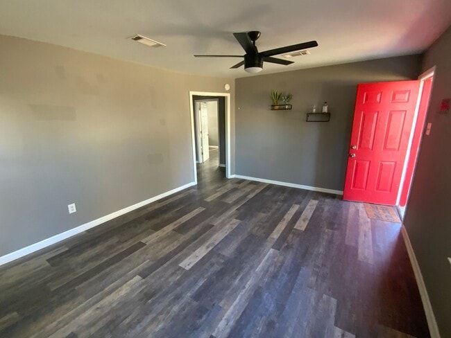 Photo - 111 E Pine St