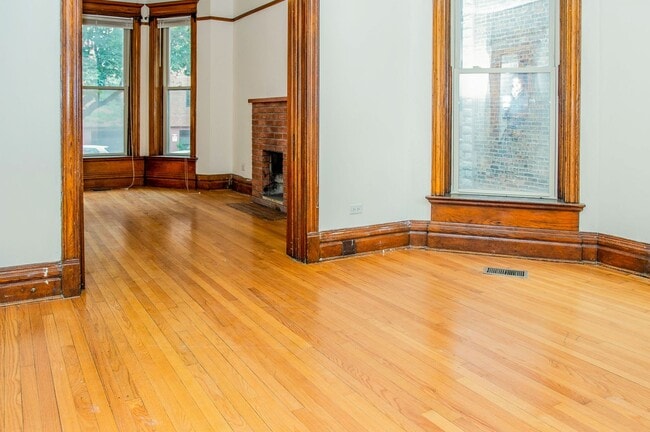 Photo - 849 W Wellington Ave Unit 1