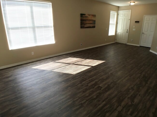 Photo - 3/2/2 in Riverview