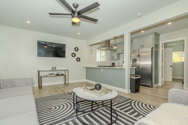 Photo - Renovated 1 Bed/1 Bath Single Family Home in Pacific Beach w/Patio/Parking/Washer/Dryer Unit 1675