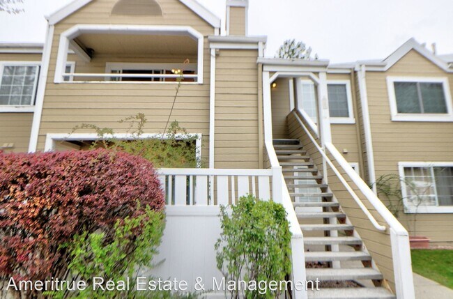 2 br, 2 bath House - 1490 E Foxboro Drive #2