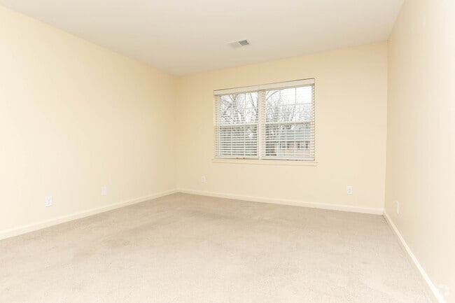 2BR, 1BA - 801 SF - Living Room