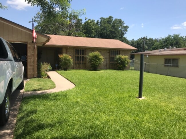 Building Photo - 7911 Riata Ave Rental