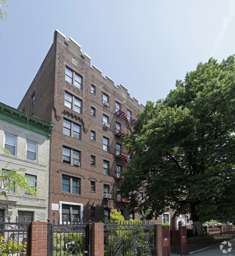 Photo - 275 Linden Blvd