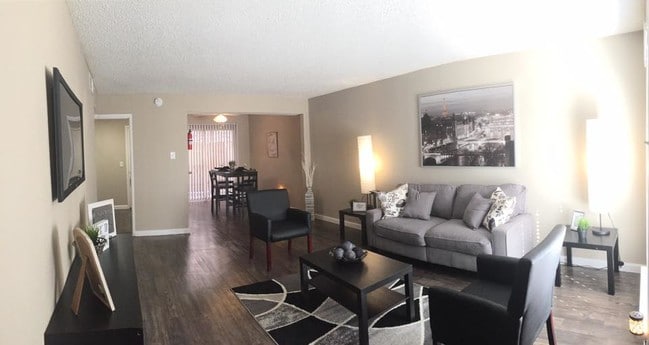 Platinum Living Room - Monticello Square Apartments