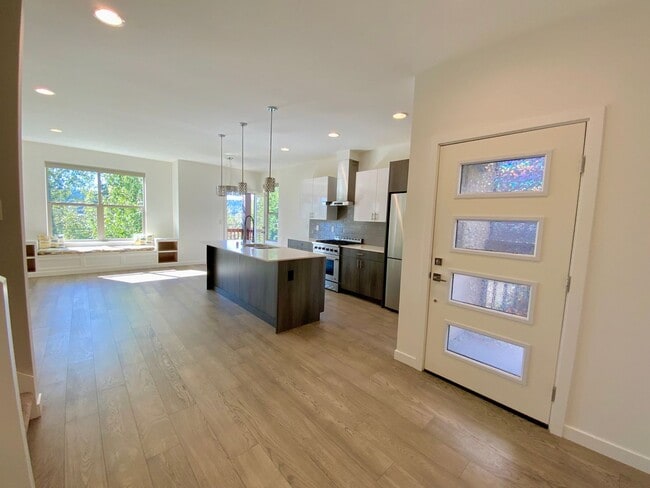 Photo - 16329 Main View Ln NE