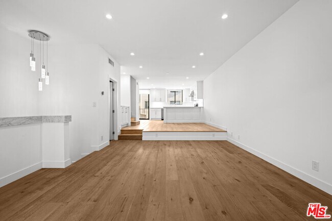 8611 Burton Wy Unit 15