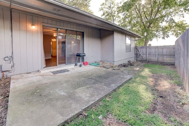 Photo - PETS NOT ALLOWED - Newly renovated duplex unit in the heart of midtown Tulsa