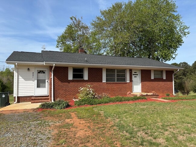 Building Photo - 3 Bed, 1.5 Bath brick home located on Gallimore Town Rd