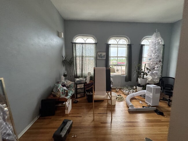 105 2nd St E