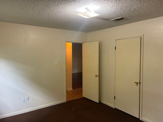 292 W Claiborne St Unit 103
