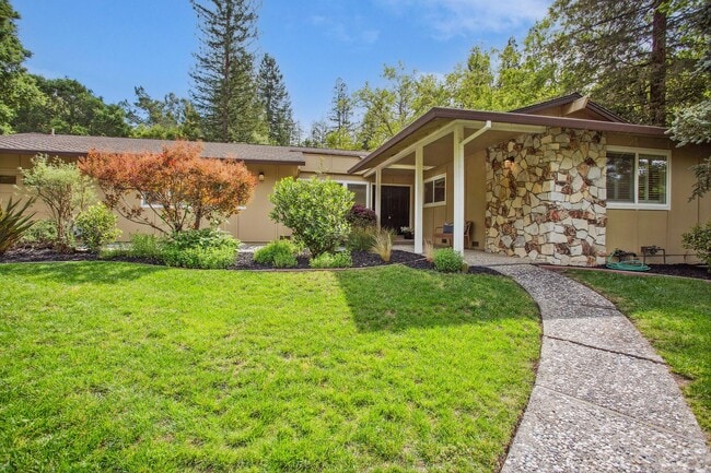 Updated 3 bedroom + office & pool, single ... - Updated 3 bedroom + office & pool, single ... House