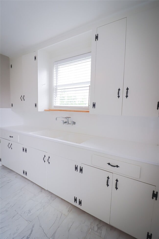 Building Photo - 3012 Avenue O 1/2 Unit down