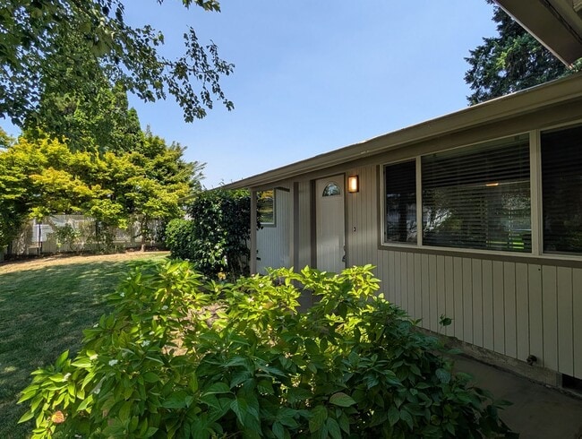 Photo - Beautiful 3 bedroom/2.5 bath home with fantastic yard!