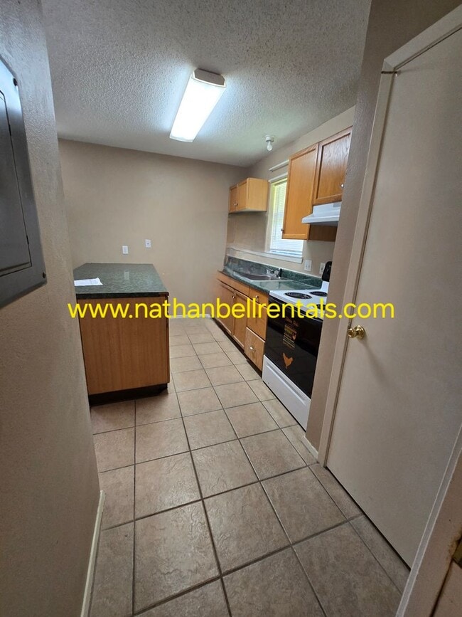 Building Photo - 736 8th St SE Rental