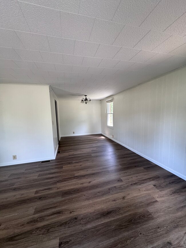 2300 Sun Valley Cir