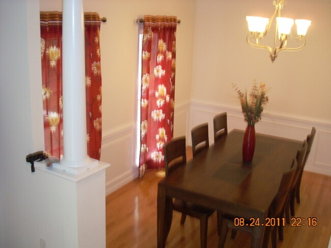 Photo - 3 BR / 2.5 BA Private home near Pony Pasture/James River.