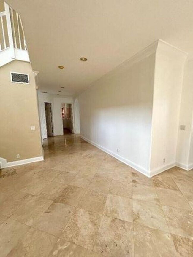 Photo - 1257 Beacon Cir