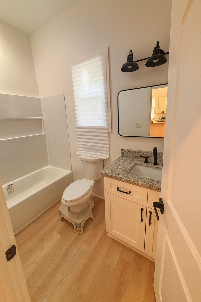 Photo - 808 Center St