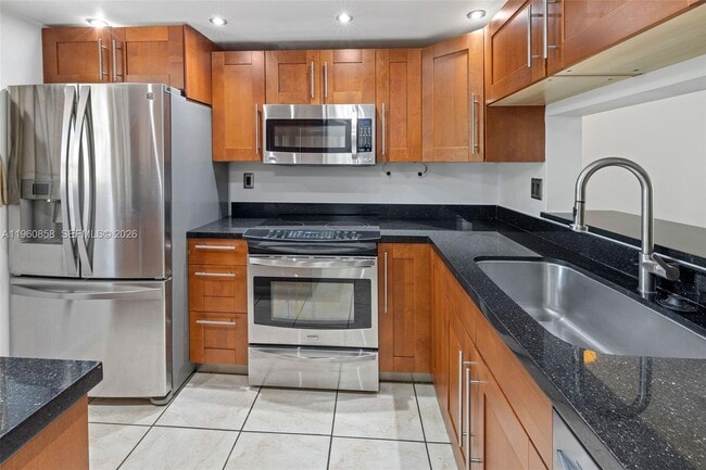 Building Photo - 10835 SW 112th Ave Unit 305